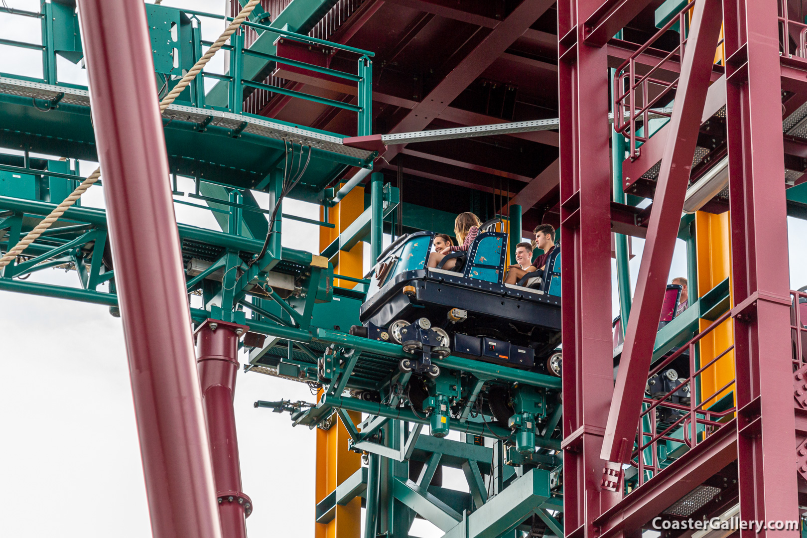 Elevator lift on the Cobra's Curse roller coaster