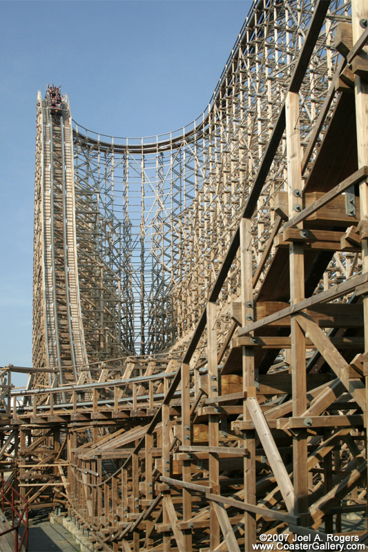 Head-chopper effect on a fast, wooden roller coaster