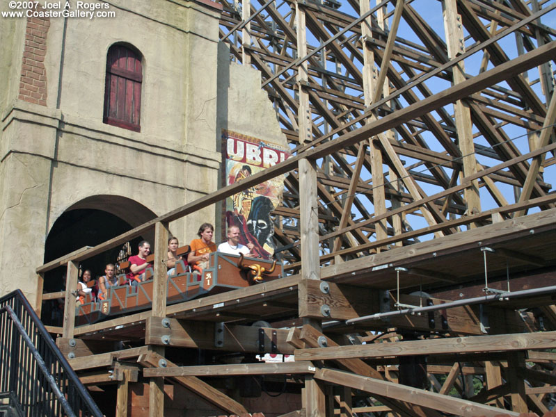 El Toro and he former station of the Viper roller coaster