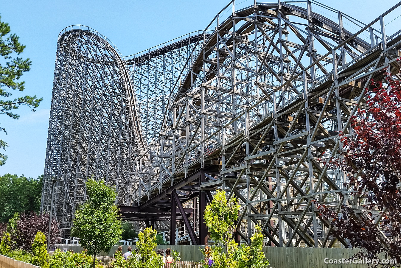 El Toro and Rolling Thunder at Six Flags Great Adventure. Pictures by CoasterGallery.com and Joel A. Rogers