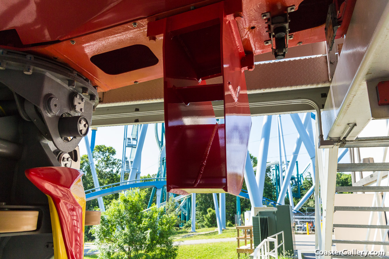 Griffon roller coaster water jet fixture