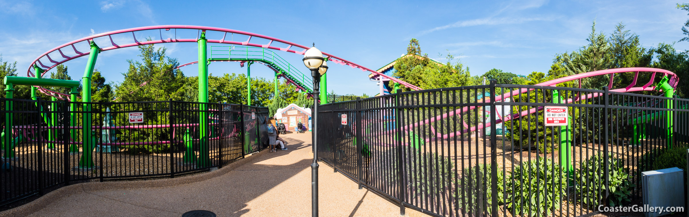 Grover's Alpine Express roller coaster panoramic picture