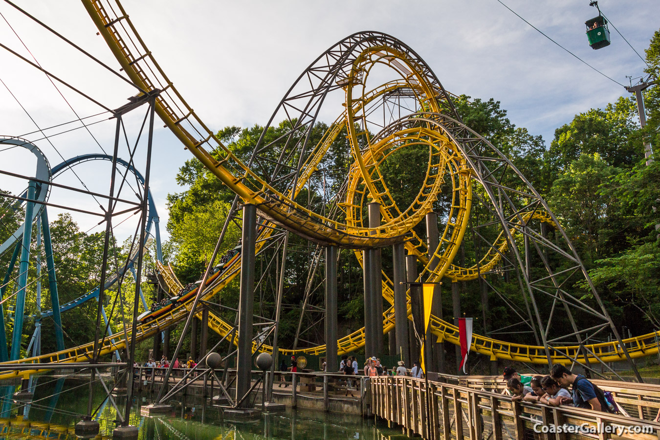 Roller coasters with interlocking loops.