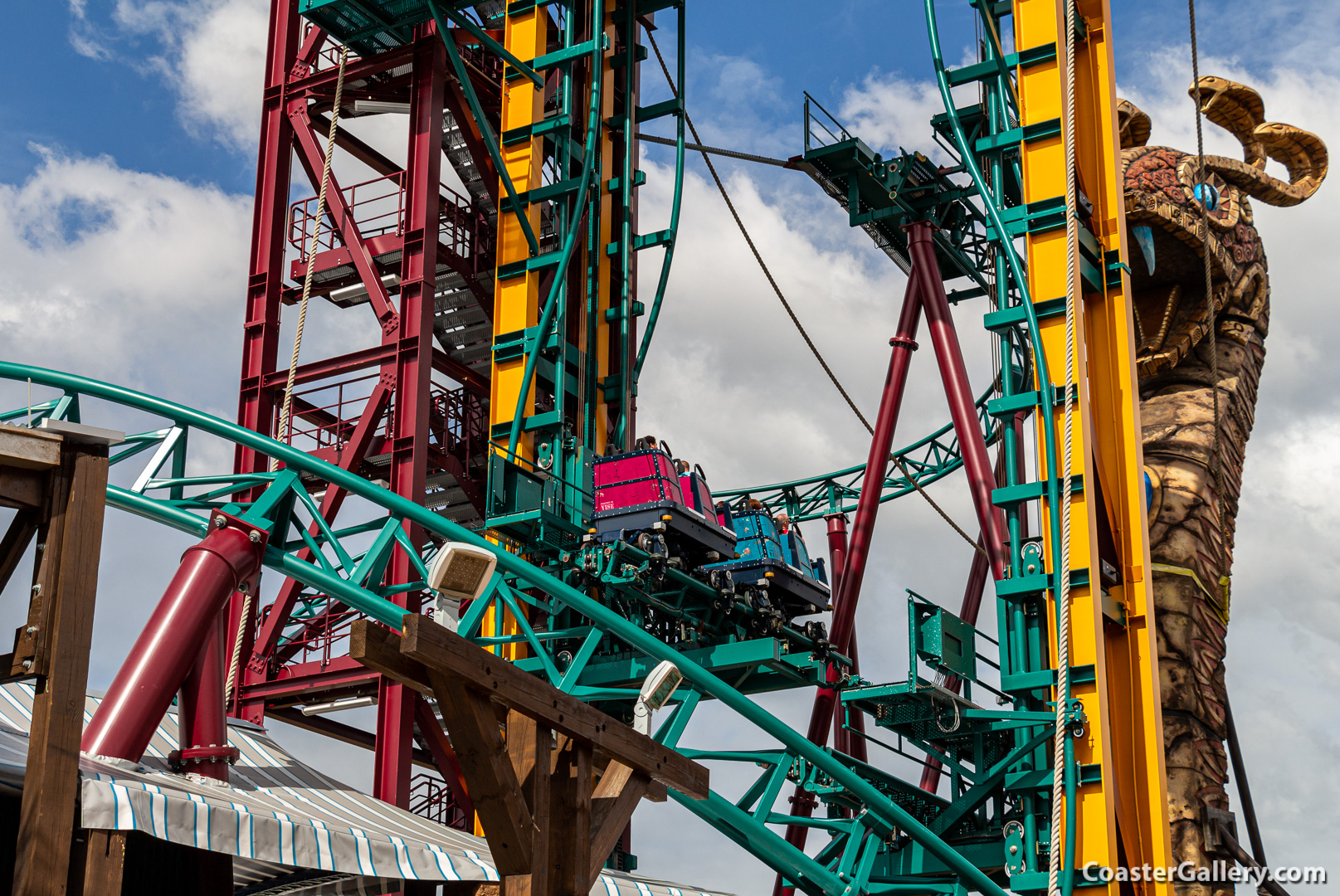 Elevator lift on the Cobra's Curse roller coaster