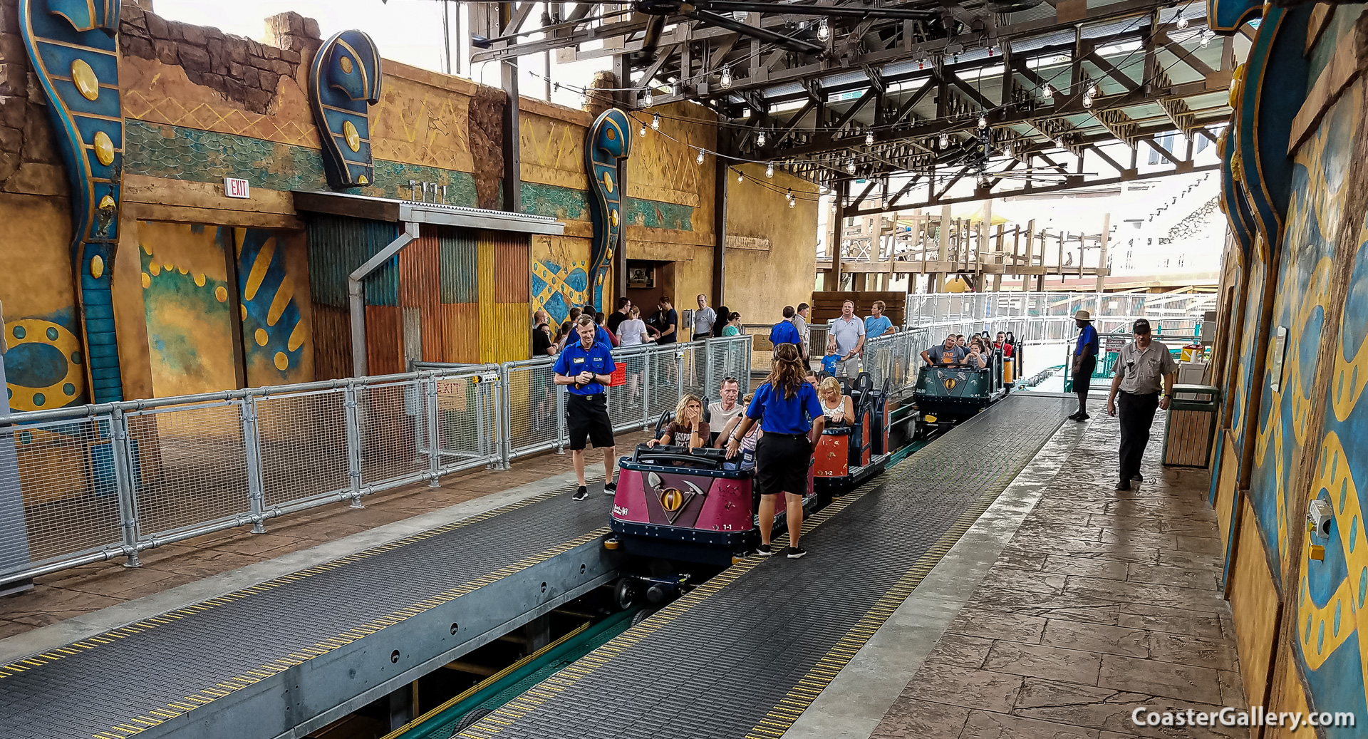 Moving walk in a roller coaster loading and unloading platform - Busch Gardens