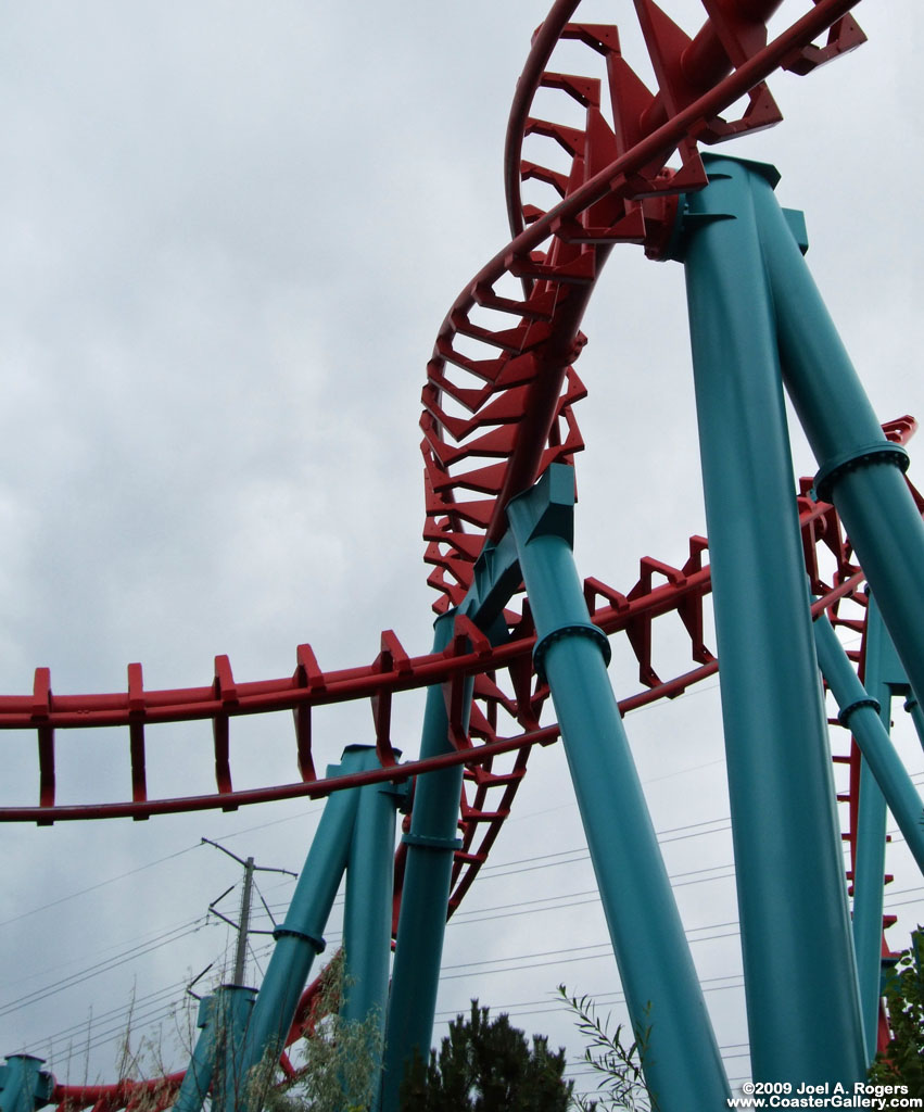 Suspended Looping Coaster (SLC)