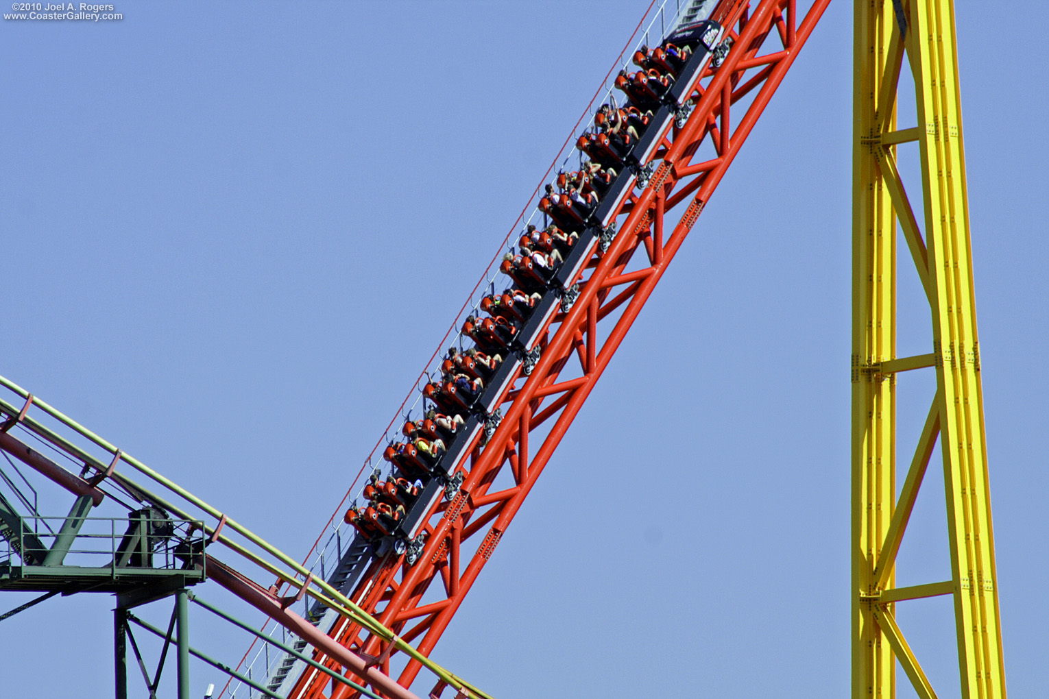 Elevator cable lift on a giga coaster