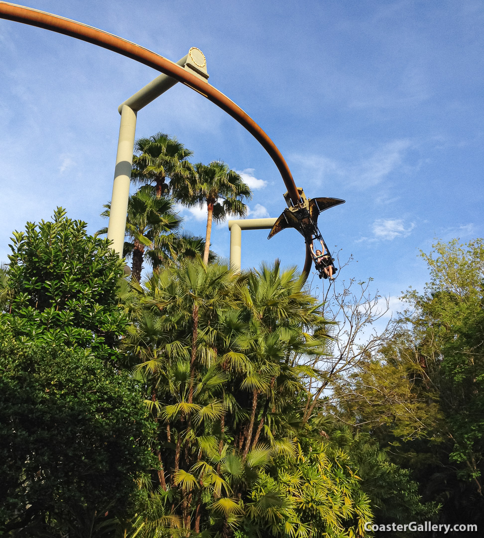 Pictures and information about the Pteranodon Flyers suspended coaster.