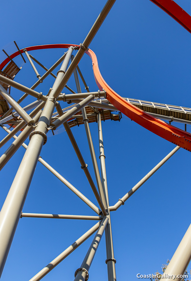 Picture of the wood planks on the RailBlazer single-rail roller coaster in California