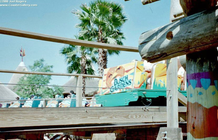 Dueling roller coaster with a Lion and Tiger train