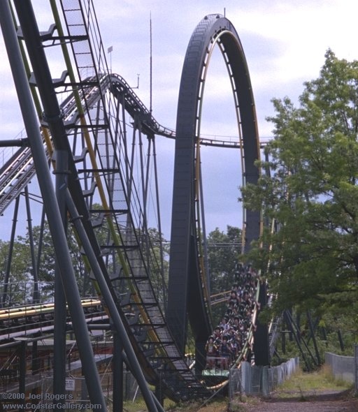 TOGO looping Stand-Up coaster