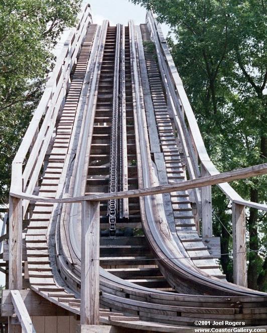 Chain lift on the Cyclops roller coaster