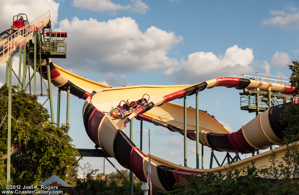 La Vibora bobsled roller coaster