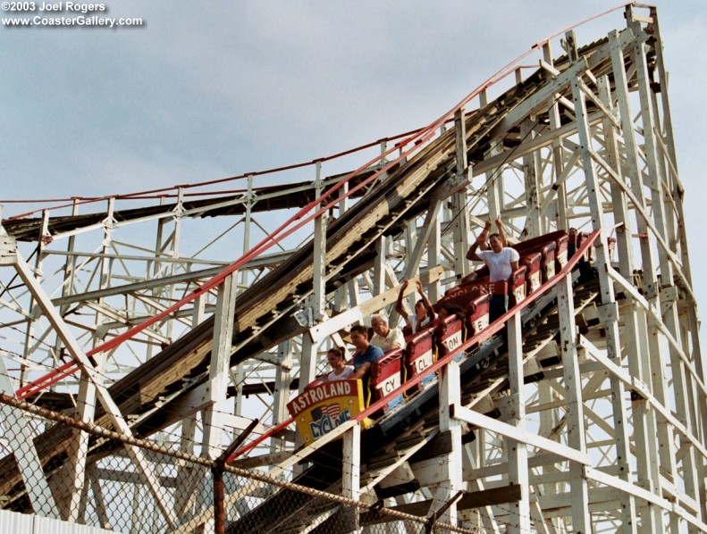 Interwoven track on Cyclone