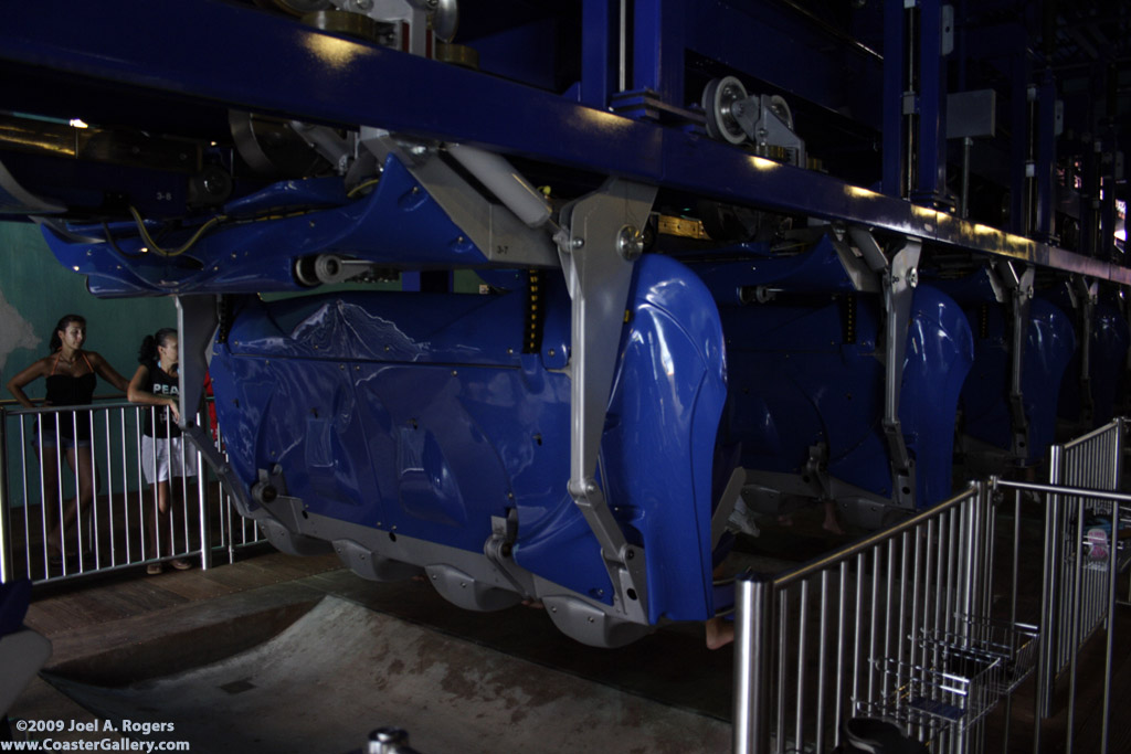 Loading platform of a flying coaster train