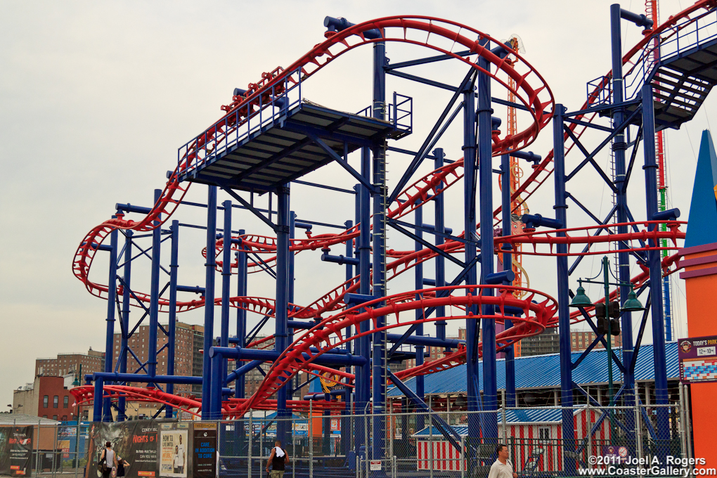 Compact steel roller coaster