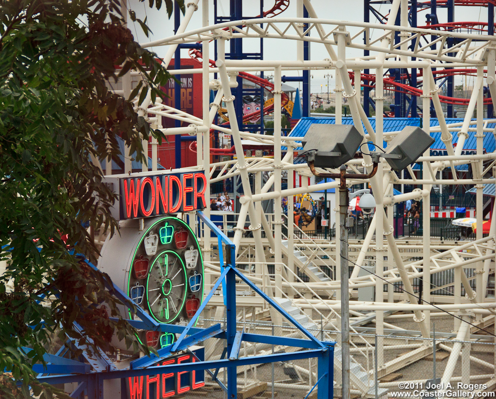 Scream Zone and Dino's Wonder Wheel