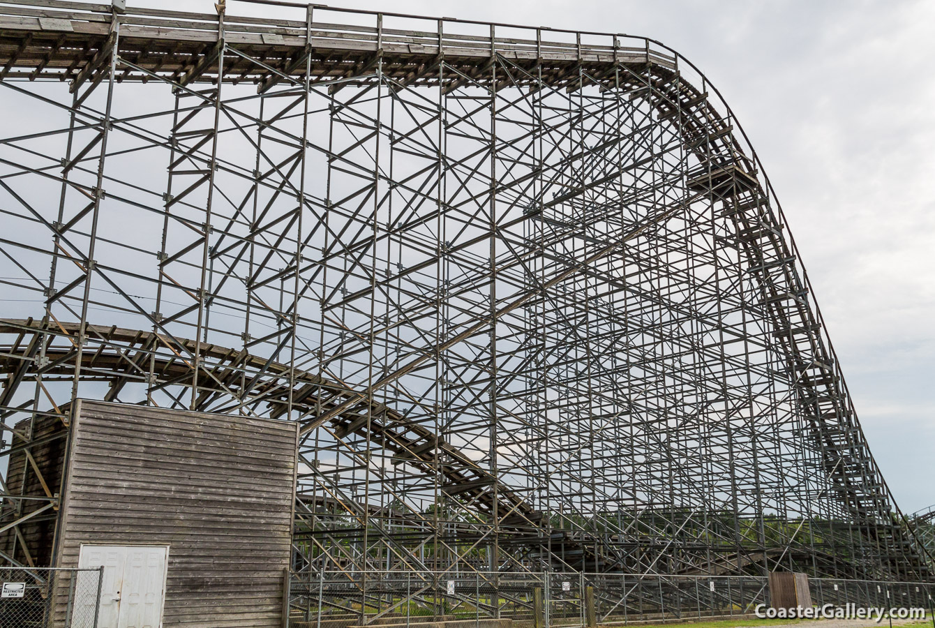 Cheetah's lift hill. Built by CCI.