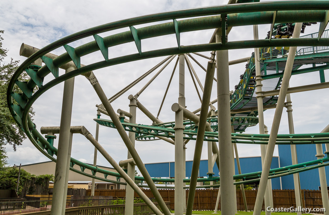 Swamp Thing - Vekoma Suspended Family Coaster