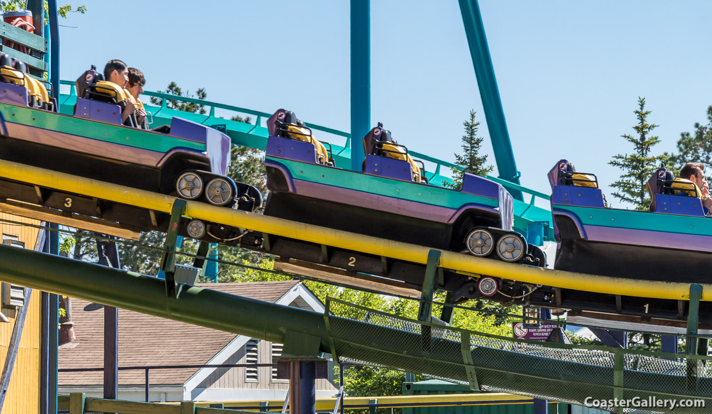 Pictures of Canada's Dragon Fire roller coaster near Toronto, Ontario