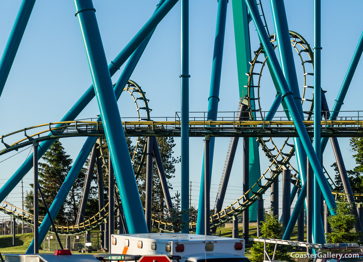 Pictures of Canada's Dragon Fire roller coaster near Toronto, Ontario