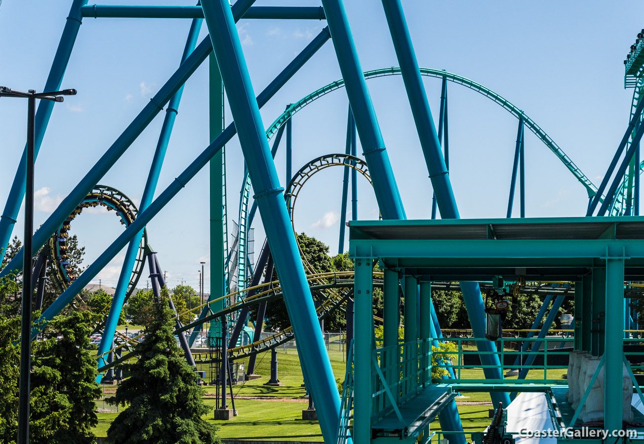 Pictures of Canada's Dragon Fire roller coaster near Toronto, Ontario