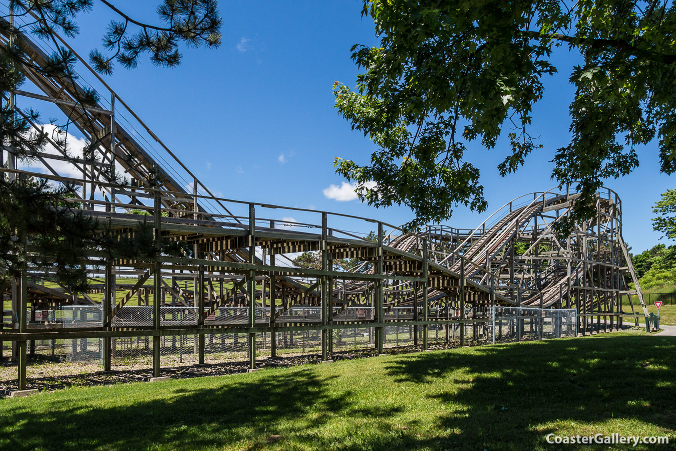 How long is the Ghoster Coaster roller coaster track? CoasterGallery.com has the answers to your amusement park questions!