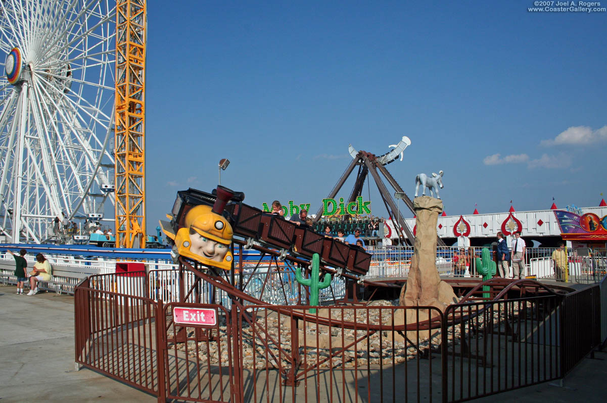 Junior coaster at Gillian's Wonderland Pier