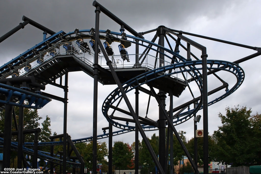 Vekoma Family Suspended Coaster 342m model - Silver Streak