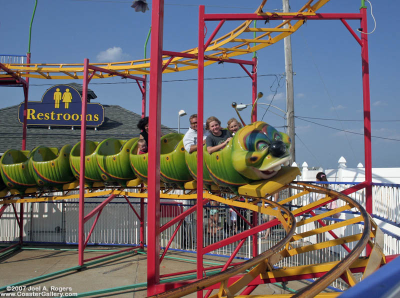 Wacky Worm (Jolly Roger Amusement Park) - Coasterpedia - The