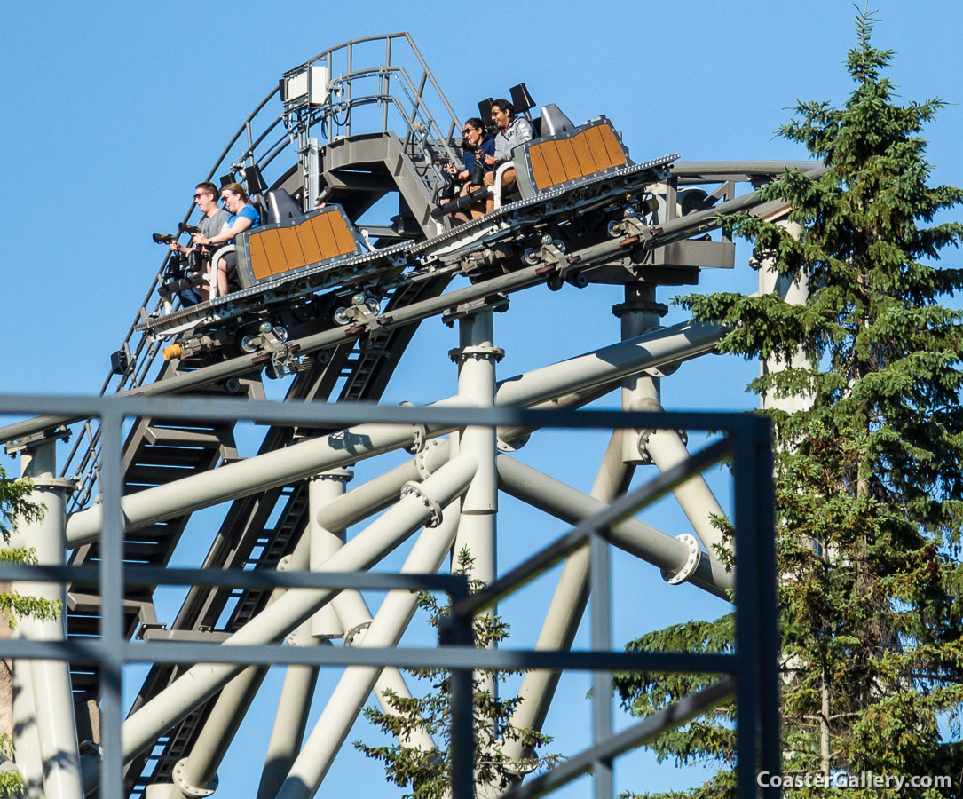 Rotating cars on the Wonder Mountain's Guardian