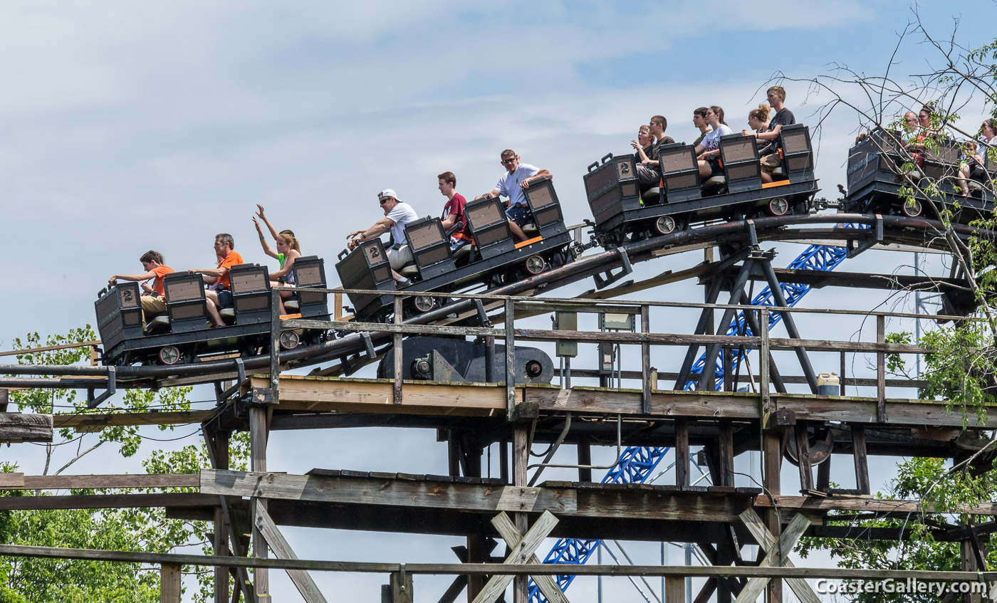 Up-stop wheels on a Mine Train roller coaster