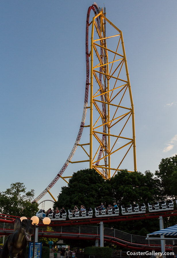 Magnum XL200 hypercoaster