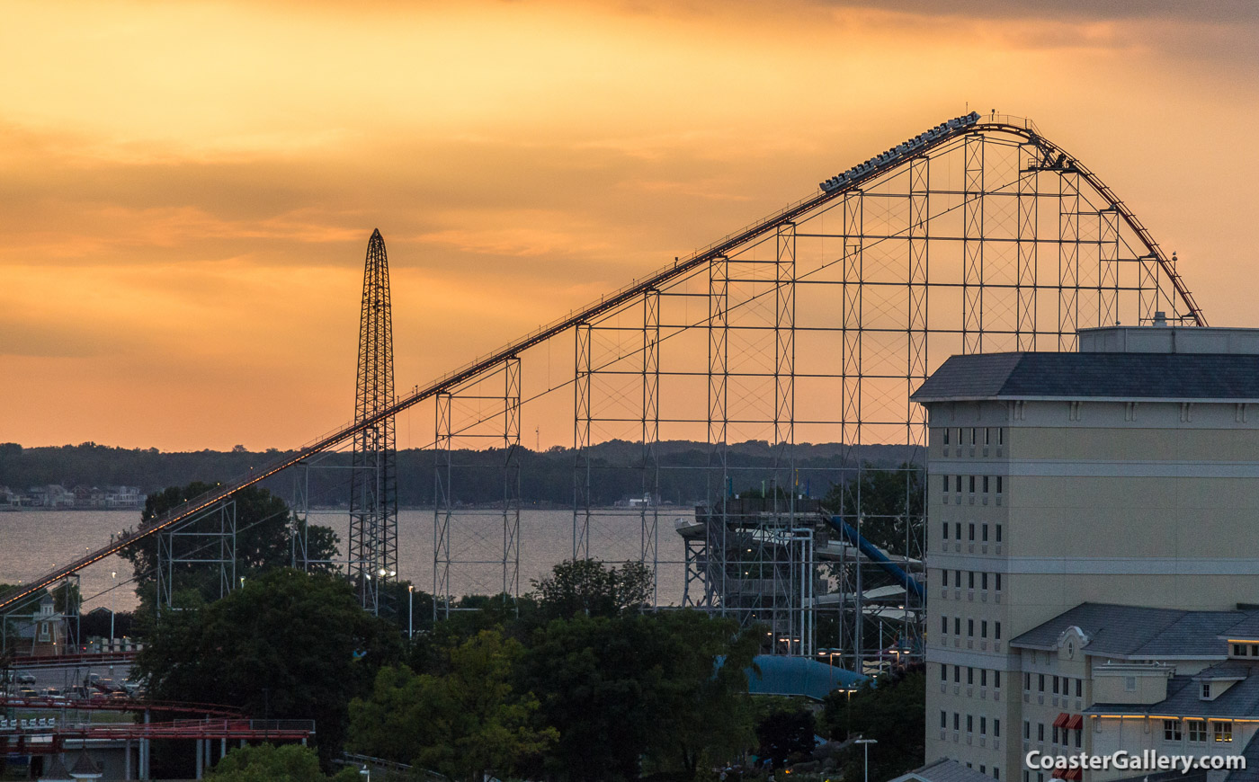 Magnum XL-200 and the Cedar Point Ripcord skycoaster