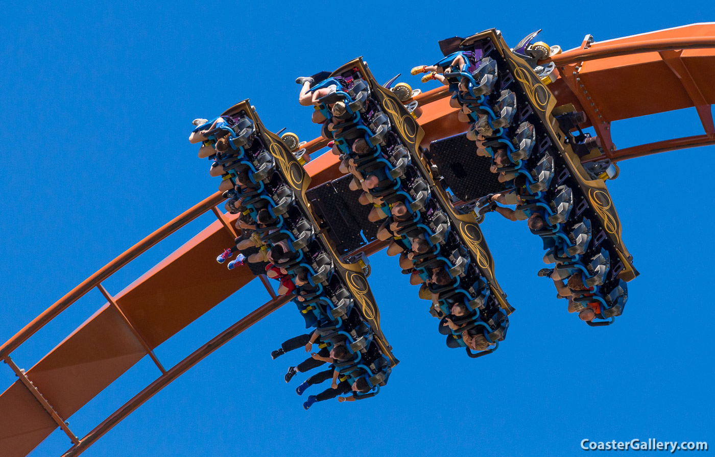 Wide trains on the Valravn roller coaster