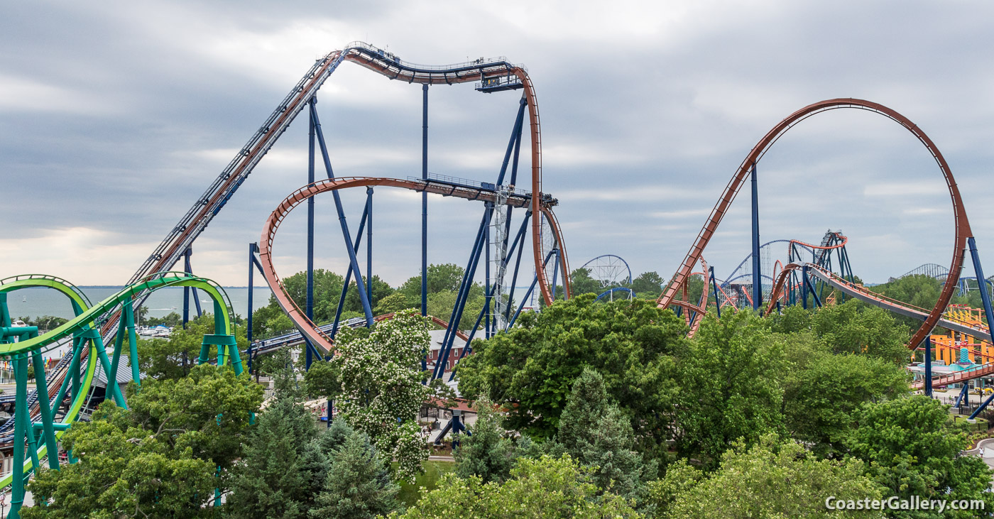 Block brakes and a train on the Valravn roller coaster