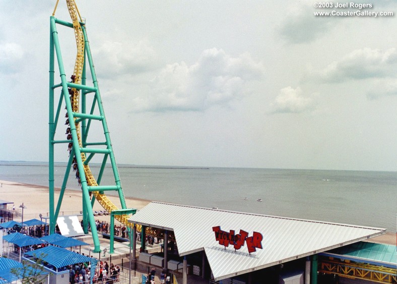 Wicked Twister launched shuttle coaster