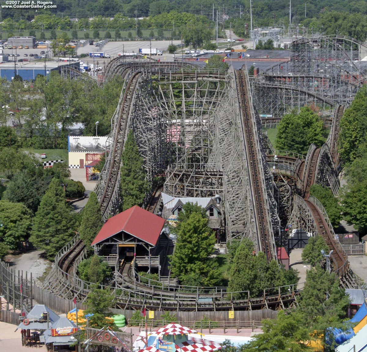 Thunder Run roller coaster built by Dinn and Summers