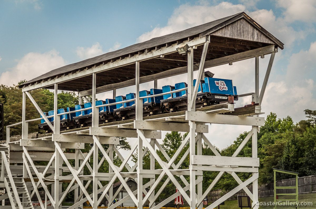 Transfer track used for roller coaster maintenance