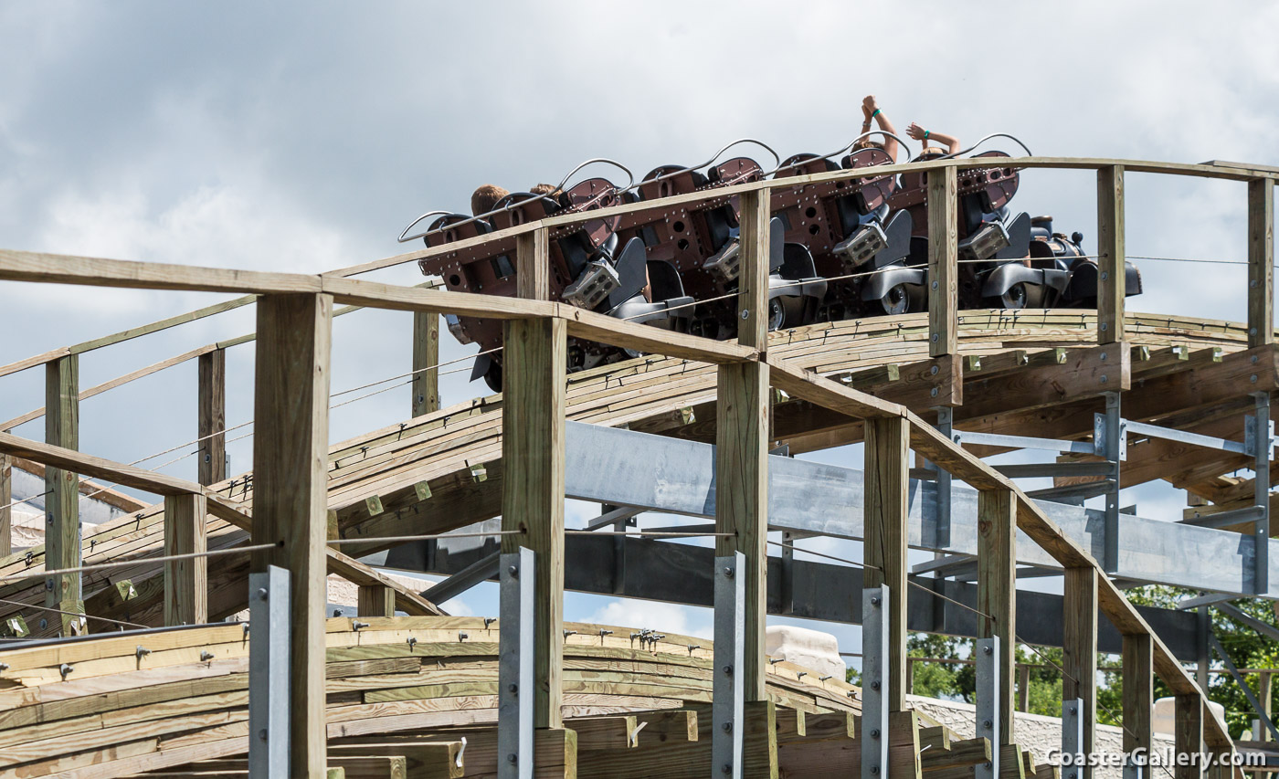 Pics and information about the Switchback shuttle coaster at ZDT's Amusement Park