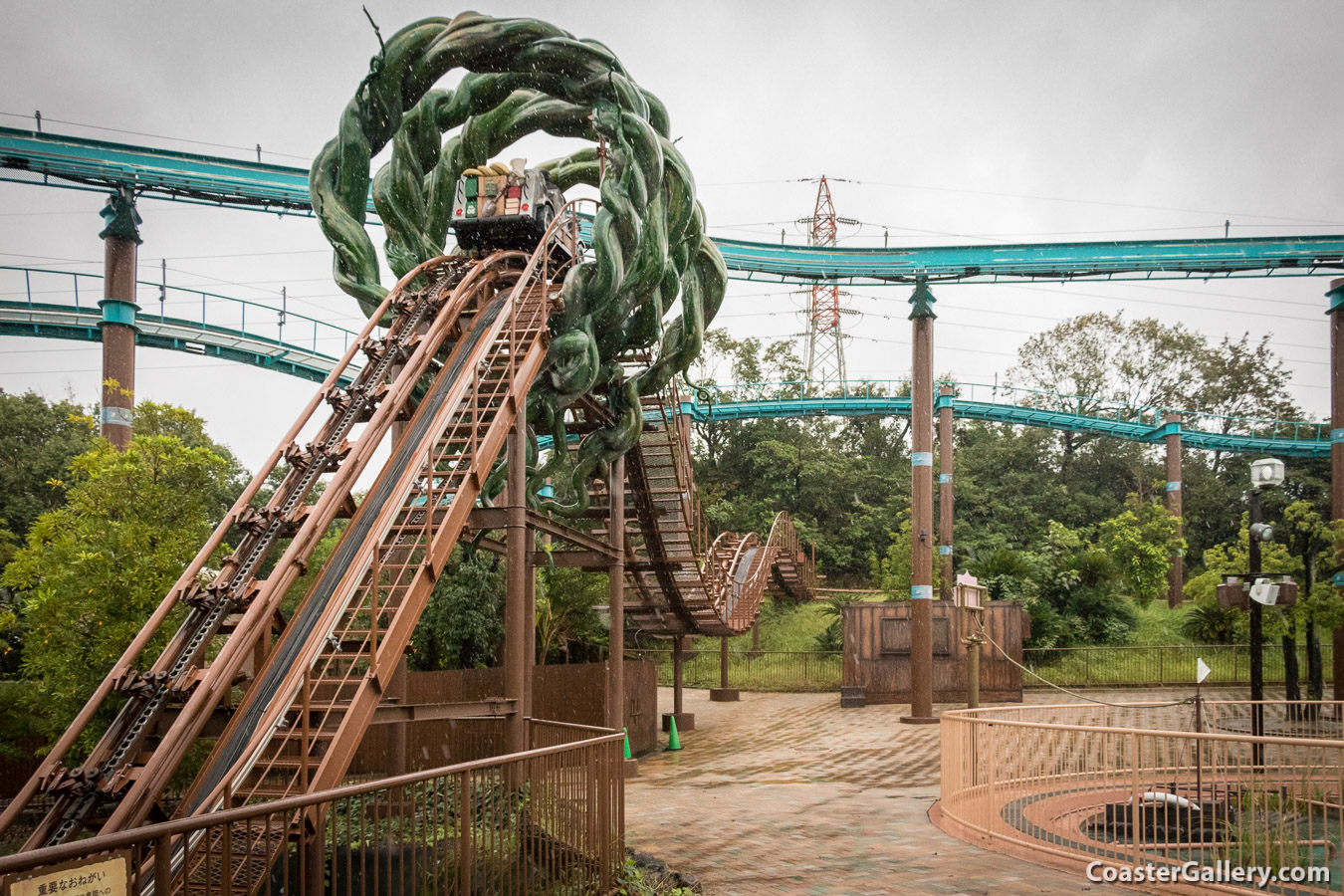 Pictures and details about the Adventure Drive roller coaster at Suzuka Circuit
