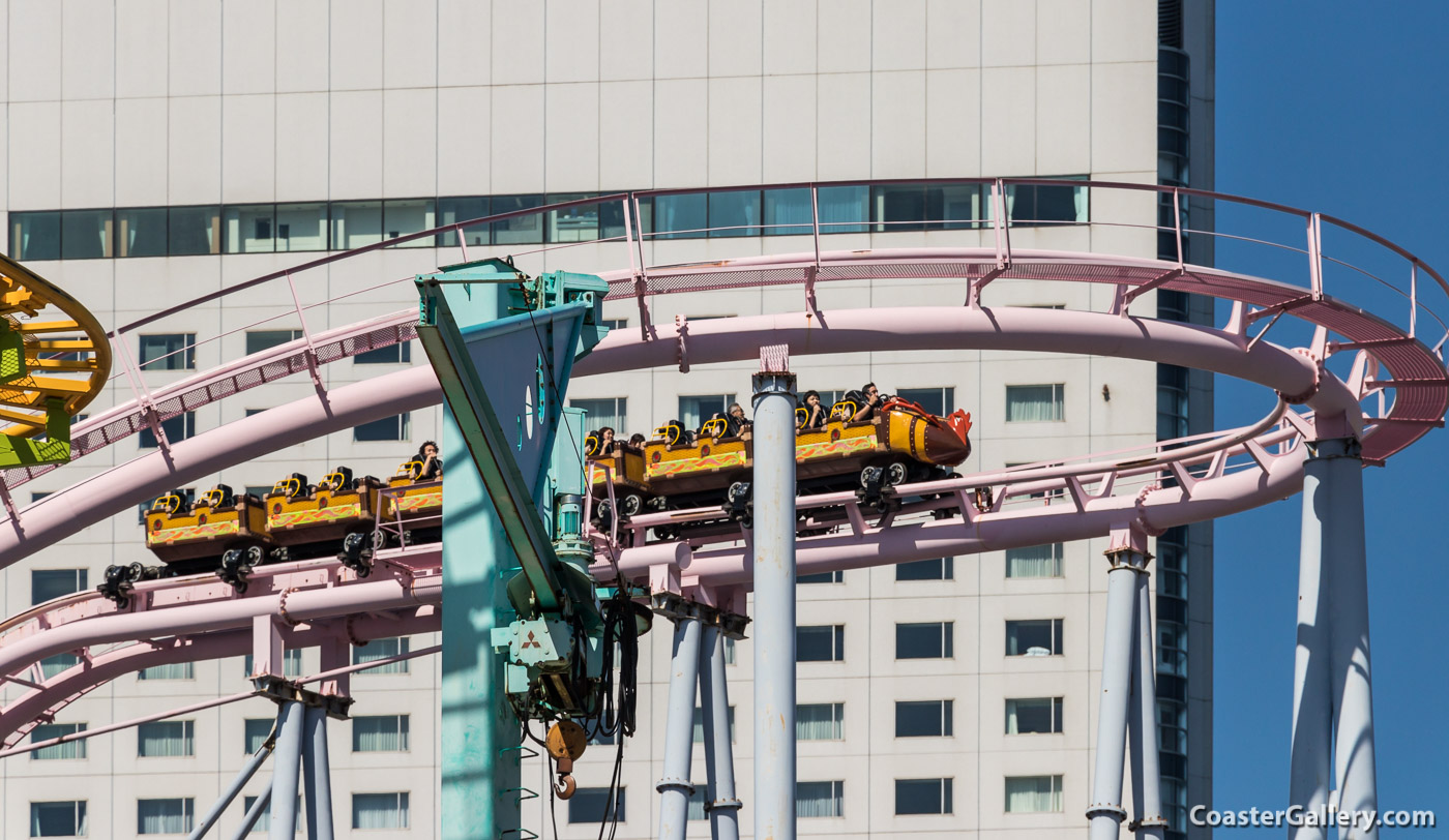 Hoei Sangyo Co., Ltd. - Diving Coaster Vanish! at Yokohama Cosmoworld in Japan