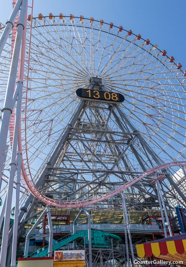 Cosmo Clock 21 at Yokohama Cosmoworld in Japan