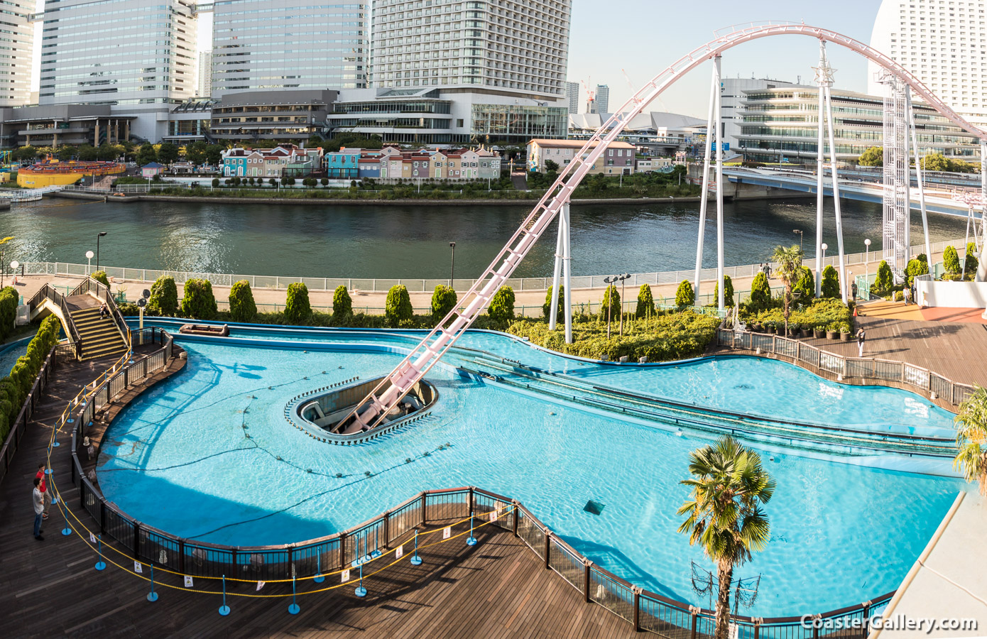 Diving Coaster Vanish! at Yokohama Cosmoworld in Japan