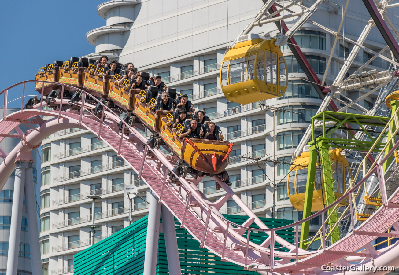 Diving Coaster Vanish! at Yokohama Cosmoworld in Japan