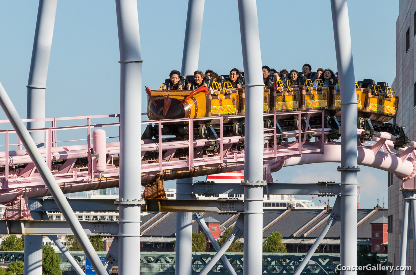 Diving Coaster: Vanish! at Yokohama Cosmoworld in Japan