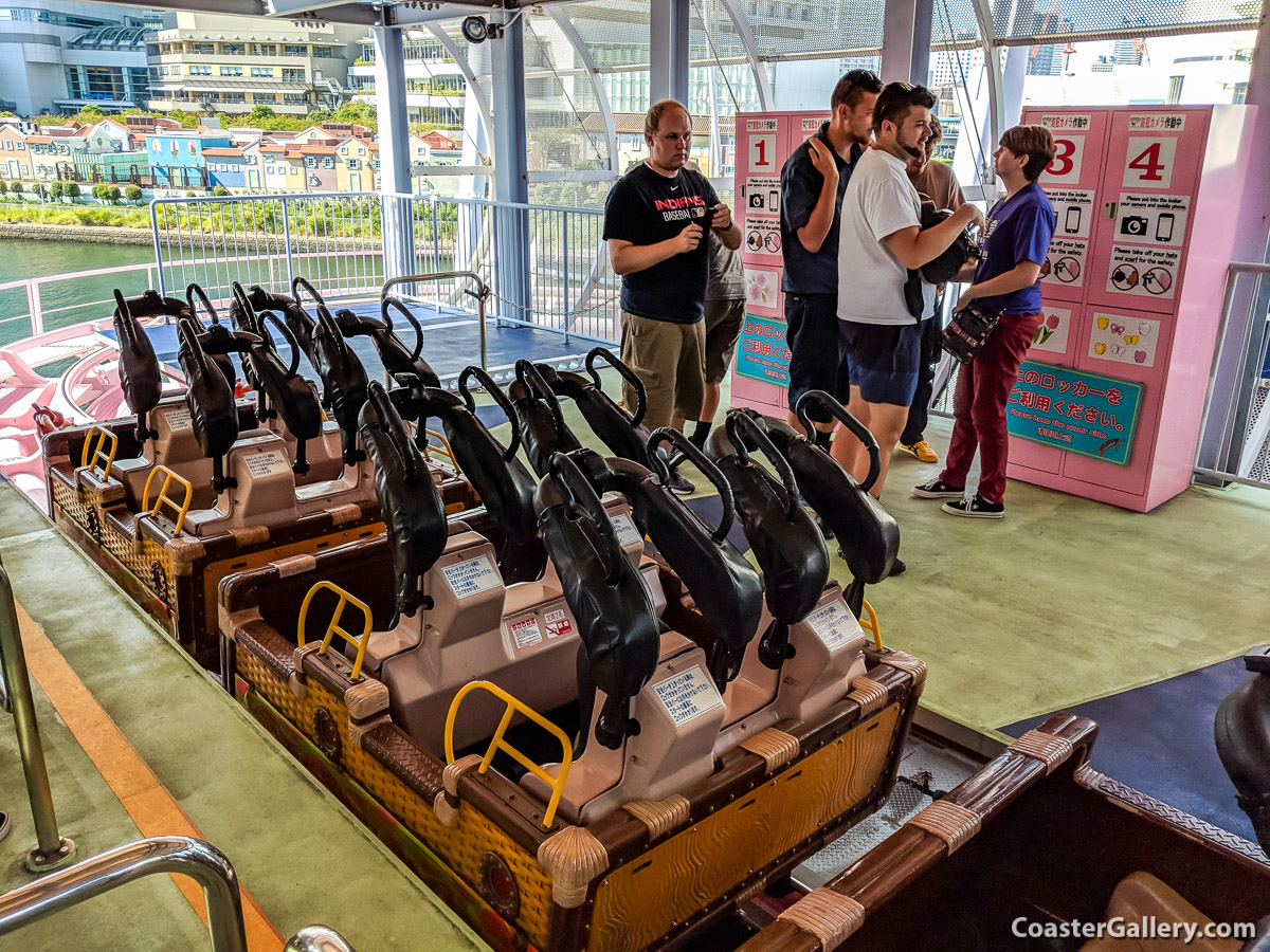 Diving Coaster Vanish! at Yokohama Cosmoworld in Japan