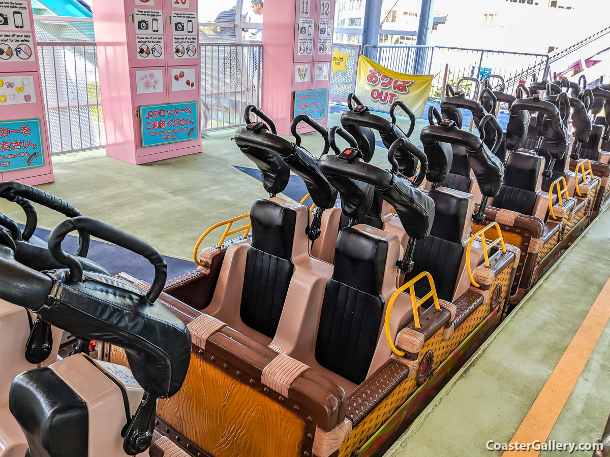 Diving Coaster Vanish! at Yokohama Cosmoworld in Japan