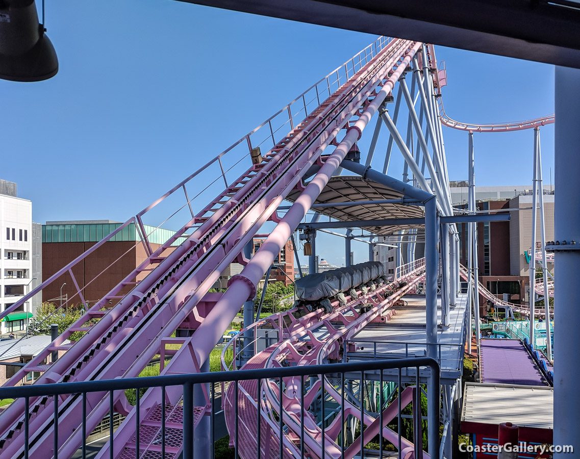 Diving Coaster Vanish! at Yokohama Cosmoworld in Japan