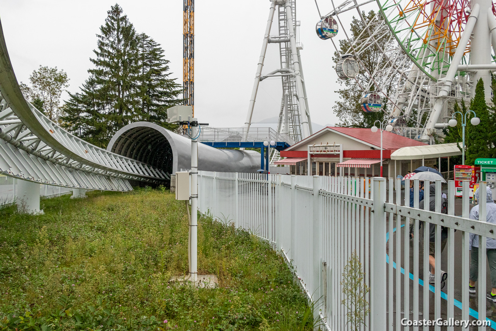 Pictures of the Do-Dodonpa roller coaster tunnel